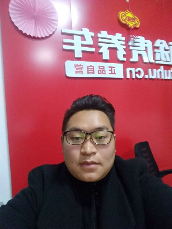 向上倾斜45度的第一张照片--台湾蓝颜知己交友网