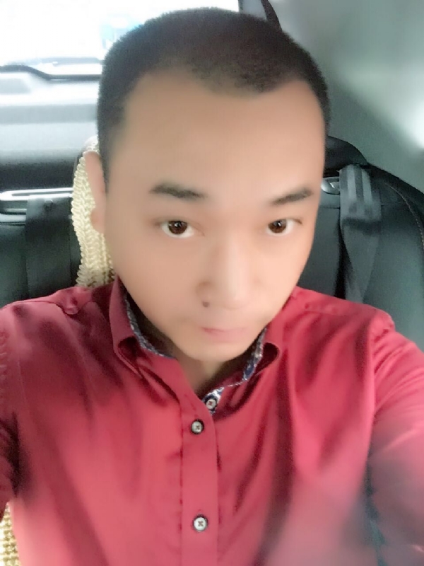 在一个路口等的第一张照片--台湾蓝颜知己交友网