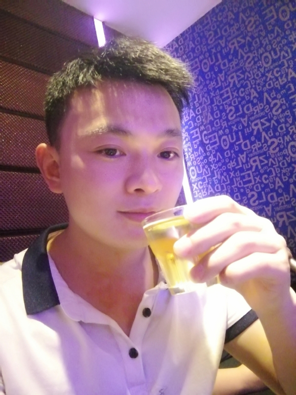 幸福的拥抱的第一张照片--台湾蓝颜知己交友网